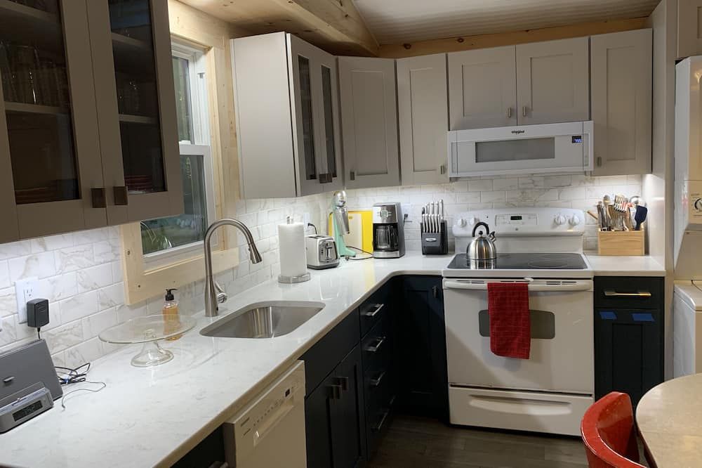 Quiet Comfortable Cabin 5 Min. Walk To Swimming And Boating