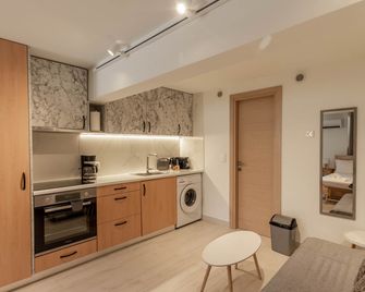 Athens Plaka Family Suites - Athen - Küche