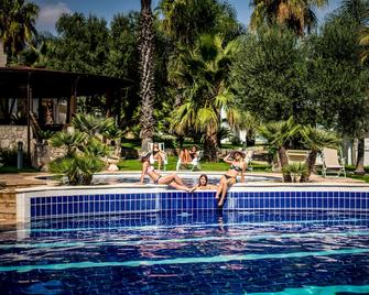 西塔比安卡渡假酒店 - 奧斯圖尼 - 奧斯圖尼 - 游泳池
