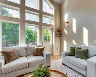 Burke Mtn | Slopeside | Bike Park and Trails Access - East Burke - Living room