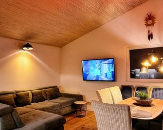 Exklusives Holzhaus mit Bergbahn - Baden-Baden im Schwarzwald - Baden-Baden - Living room