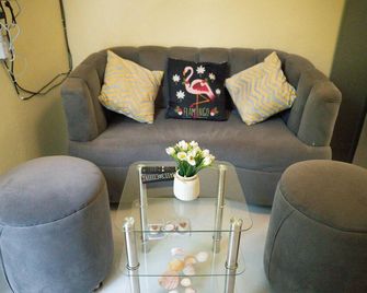 Alojamiento Familiar, a 5 Minutos de la Playa - 페데르날레스 - 거실