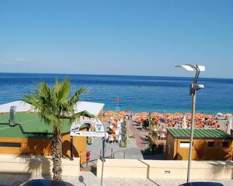 Maniel Beach Hotel - Letojanni - Playa