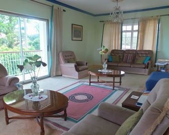 Rnm The Clubhouse, Grenada - Gouyave - Living room
