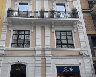 Junior Double Room with Balcony - Bari - Edificio
