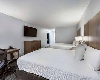 Great Relaxing Overnight Stay! 2 Convenient Units! Near Grants Pass Golf Club! - Grants Pass - Bedroom