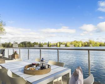 Lakes by Yoo holiday house rental with shared indoor pool, internet access - Lechlade - Restaurant