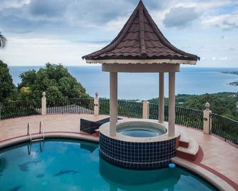 Clarridge Hall Guesthouse - Montego Bay - Pool
