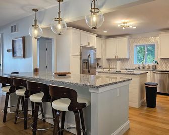 Breathtaking Sunset-3-bedroom house in Aberdeen - Aberdeen - Küche