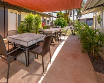 Econo Lodge Karratha - Каррата - Патіо
