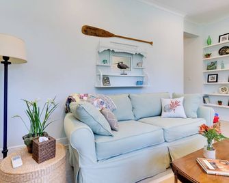Harbor Oaks Haven: Walk to Front Beach & Downtown! - St Martin - Soggiorno
