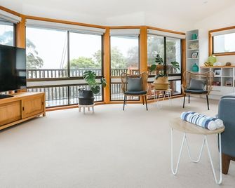 Wonga Beach Retreat - McCrae - Living room