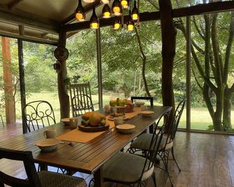 Nature, Spacious Property, Complete Privacy, 3km away from Monteverde Reserve - 蒙特沃德 - 餐廳