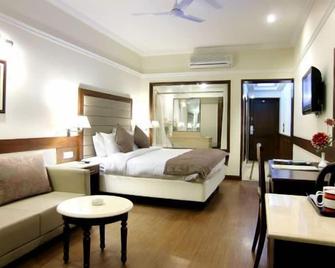 Hotel Madhuban - Dehradun - Bedroom