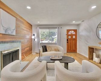 @ Marbella Lane - Stylish Cozy4br in Siliconvalley - Santa Clara - Sala de estar