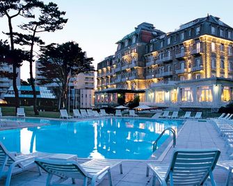 Hôtel Barrière Le Royal La Baule - La Baule-Escoublac - Havuz