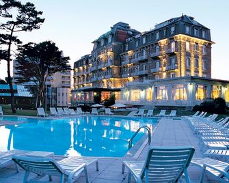 Hôtel Barrière Le Royal La Baule - לה באולה-אסקובלה - בריכה
