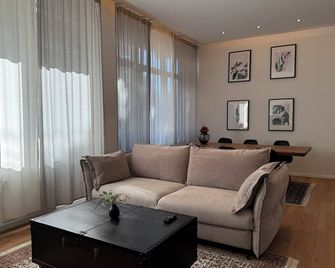Unique & beautiful living in a Stuttgart loft - שטוטגרט - סלון