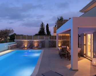 Kopelula Resort - Potamós - Piscina