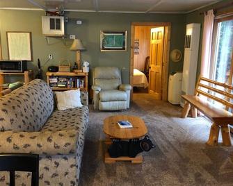 Green Tree Getaway on the Lake | 2 Bed, 1 Bath - Park Falls - Living room