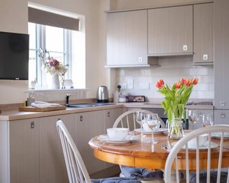 Lovely Cotswold holiday Barn within walking distance of restaurants/shops - Bourton-on-the-Water - Kitchen