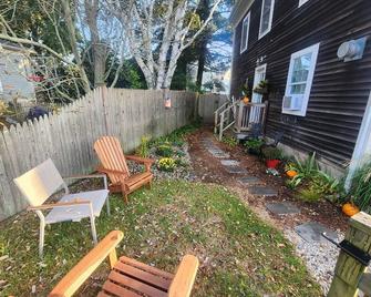 Marblehead Oasis 3 Bedroom Townhouse by RedAwning - Marblehead - Patio