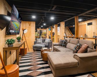 Stargazing Cabin | Hot Tub + Game Room + 85 Acres - Coudersport - Lounge