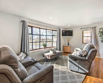 Marietta Home w/ Private Hot Tub, Pool Table! - Marietta - Soggiorno