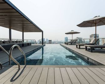 Everland Hotel - Da Nang - Piscina