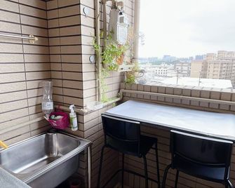 DNApartment 10 mins to Taoyuan train station-a coy & warm space - Taoyuan City - Balcón