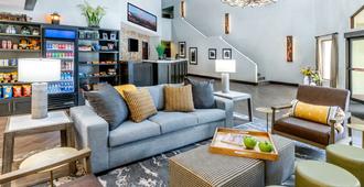 Best Western Plus Eagle Lodge & Suites - Eagle - Living room