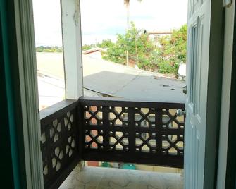 A Breezy hideaway, 10 mins from the largest town and beach. - Bridgetown - Balcony