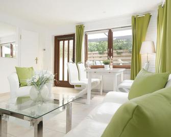 Bungalow Zwergenweg 2a, Zwergi - Grömitz - Wohnzimmer