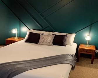 Montville Holiday Apartments - Montville - Bedroom