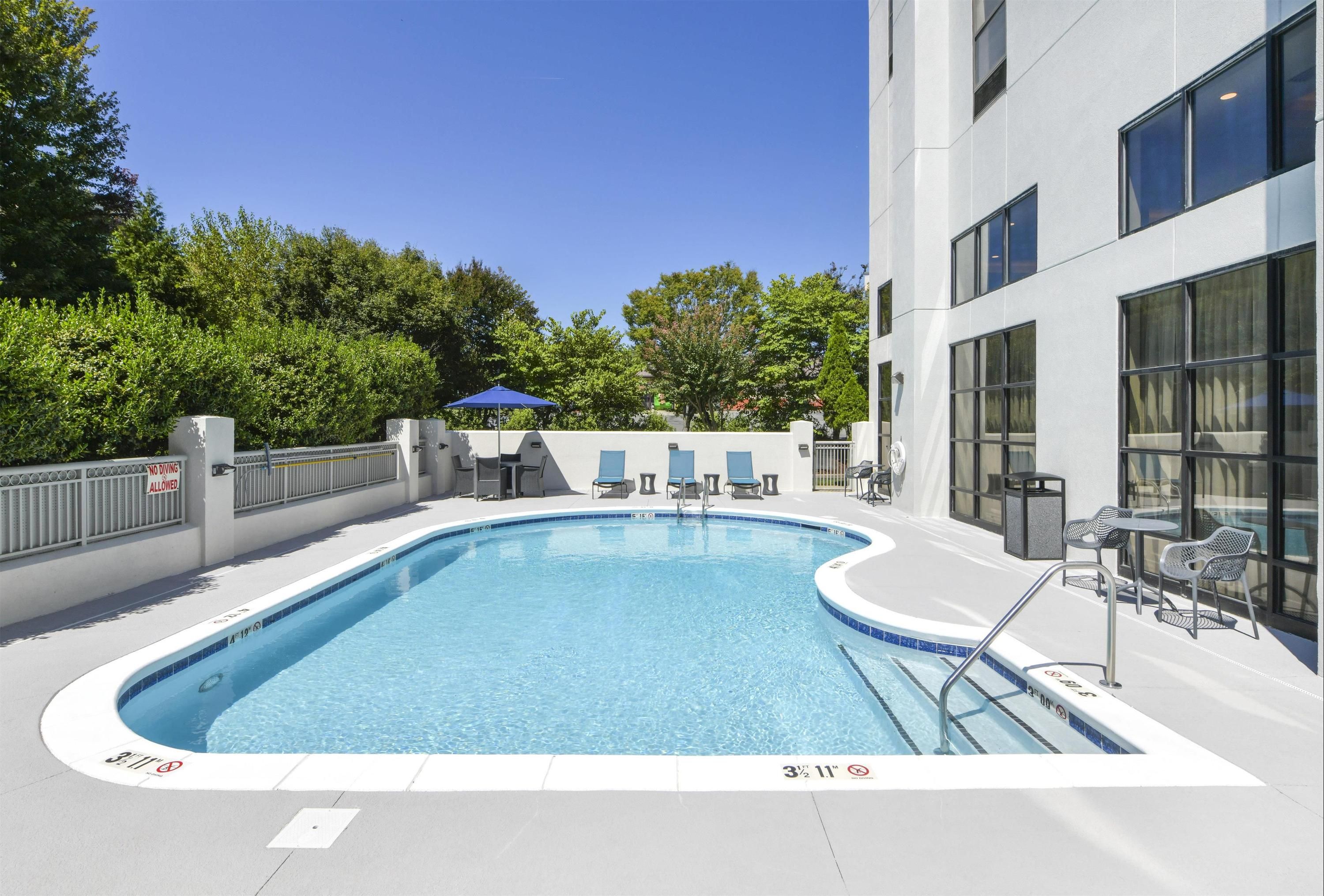 Hampton Inn & Suites Burlington - Burlington - Pool
