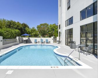 Hampton Inn & Suites Burlington - Burlington - Pool