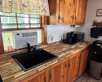 Charming 2-bedroom house in Moultonborough with AC, WiFi. Enjoy your stay - Moultonborough - Keuken