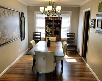 The Retreat At Wolflin We’re Just Off I-40 West. - Amarillo - Dining room