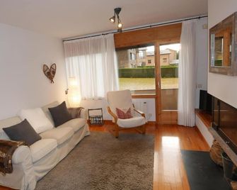 Cozy Apartment in Alp - Alp - Sala de estar