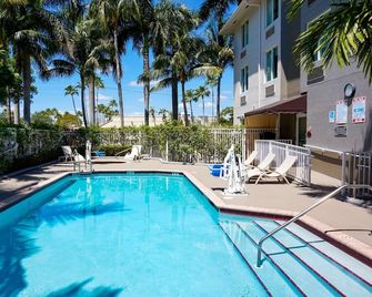 Sleep Inn & Suites Ft. Lauderdale International Airport - Dania Beach - Pool