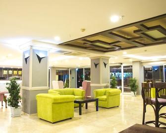 Sun Beach Hill Hotel - Side - Lobby
