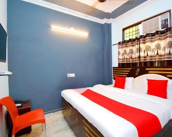 OYO 38123 Jb Inn - Phagwāra - Bedroom