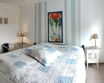 Wohnung am Wanderweg zum Königsstuhl unter Reet - Lohme - Schlafzimmer