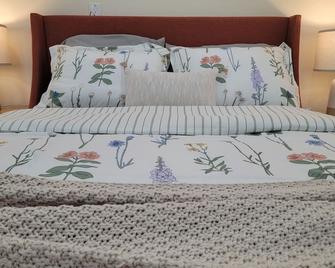 Exotic Gem Relaxing Farm Vibes Near Safari Zoo, Legoland & Wineries - Escondido - Bedroom