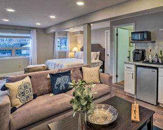 6 Mi to Dtwn Parker Serene Studio Suite! - Parker - Living room