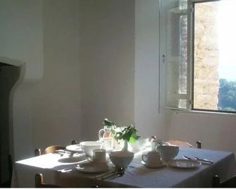 Albergo Diffuso Crispolti - Labro - Comedor