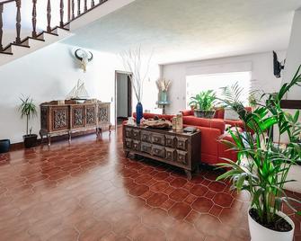 Limmo Garden Guest House - Alcabideche - Lobby