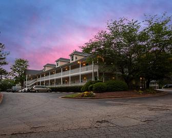 HomeTowne Studios by Red Roof Atlanta - Lawrenceville - Lawrenceville - Building