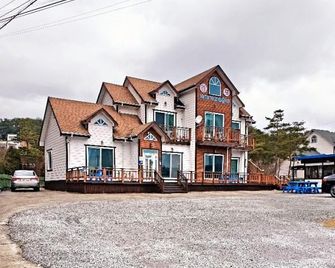 Gyeongpodae Missing the Sea - Gangneung - Building