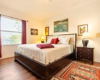 Private room and bathroom near Wellington Equestrian Center - Wellington - Bedroom